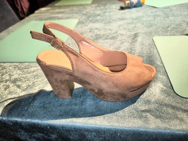 Zapatos marrones de tacón