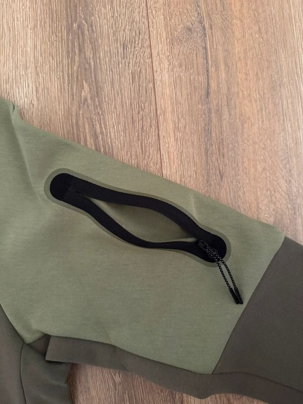 Nike Tech Fleece Alligator