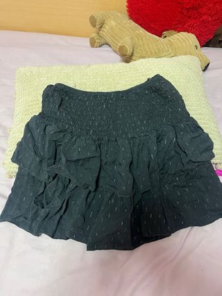 Falda negra plisada