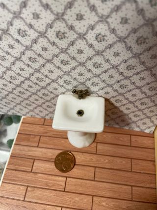 Lavandino miniatura per casa delle bambole