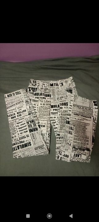 Pantalones Bershka talla 34 estampado periódico