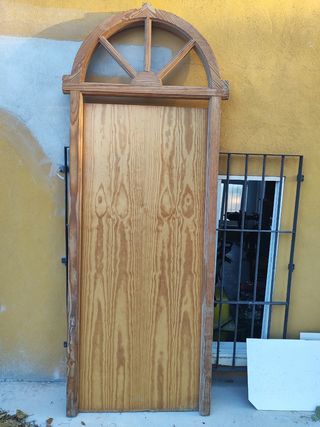 Puerta arqueada exterior madera