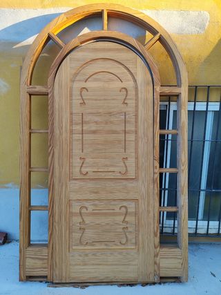 Puerta arqueada exterior madera