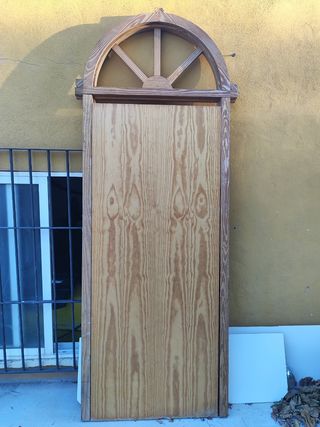 Puerta arqueada exterior madera