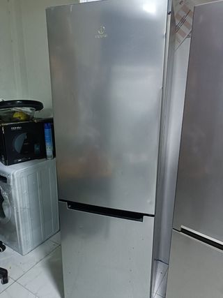 Nevera Indesit - Refrigerador