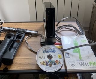 Wii Nera + 2 Telecomandi + Wii Fit