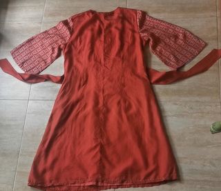 T 38, Surkana, vestido de seda