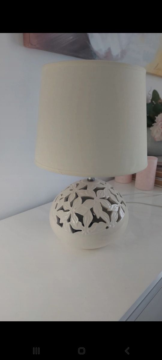 Lampara de mesa cerámica blanca