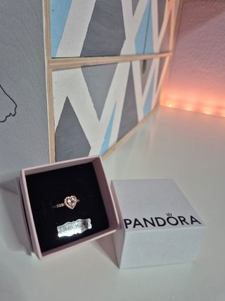 Anillo PANDORA corazón rosa