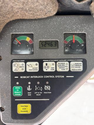 Minicargadora Bobcat 753 