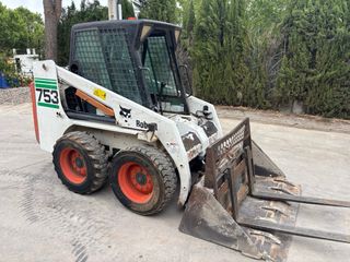 Minicargadora Bobcat 753 