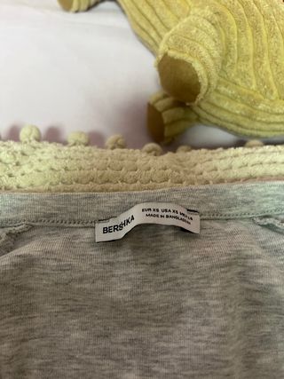 Top Bershka gris talla XS