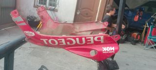 Quilla Peugeot Speedfight roja