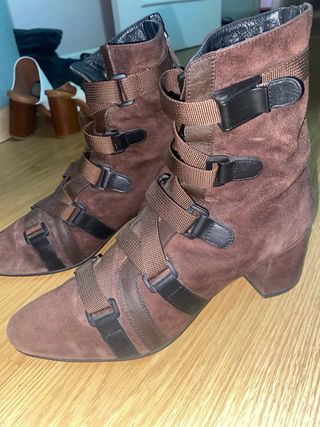 Botines Marrón Lola Cruz 