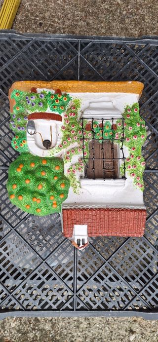 Casetta in coccio decorata