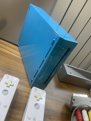 Wii Blu Console + 2 telecomandi 2 Nunchuk cavi