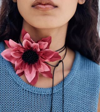 Maxi collar flor Zara