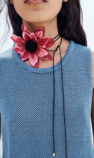 Maxi collar flor Zara