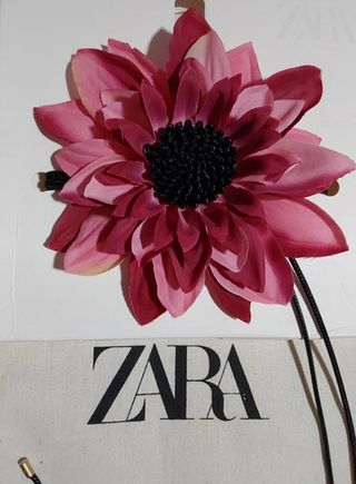 Maxi collar flor Zara