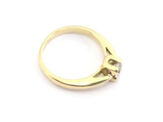 anillo oro 18k con piedra con diamante