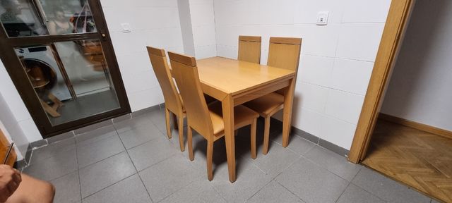 Mesa cocina extensible y 4 sillas