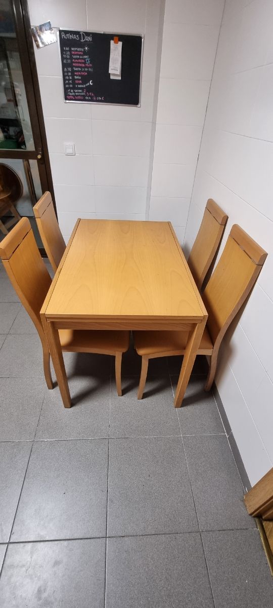 Mesa cocina extensible y 4 sillas