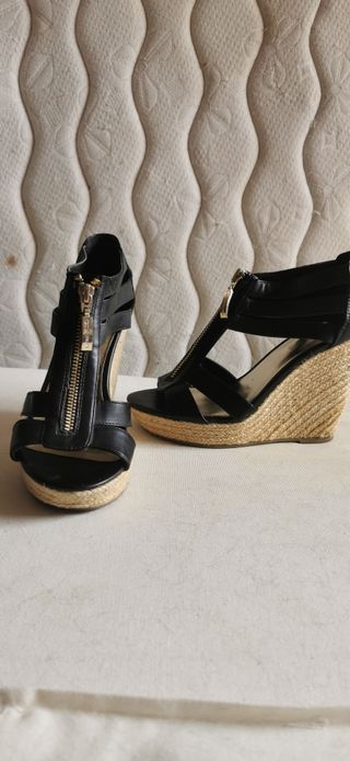 Cuñas Guess negras - Talla 35