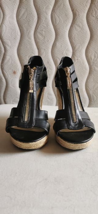 Cuñas Guess negras - Talla 35