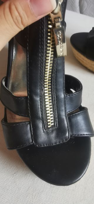 Cuñas Guess negras - Talla 35