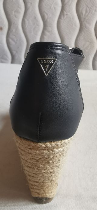 Cuñas Guess negras - Talla 35