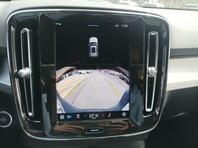 VOLVO XC40 2.0 B4 PLUS DARK AUTO 197 5P