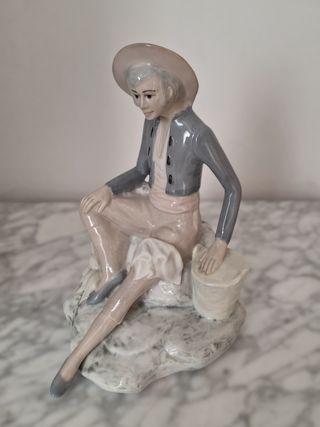 FIGURA PORCELANA TITO- Pastor