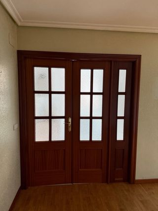 Puertas madera maciza con cristal