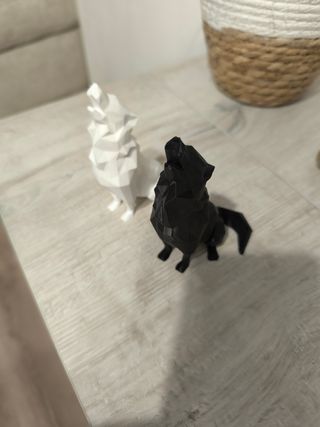 2 figuras lobo geométrico resina