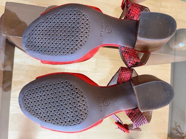 Sandalias Geox rojas serpiente