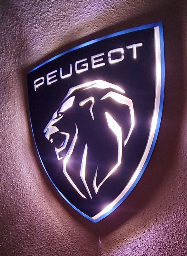 Logo peugeot con luce a led