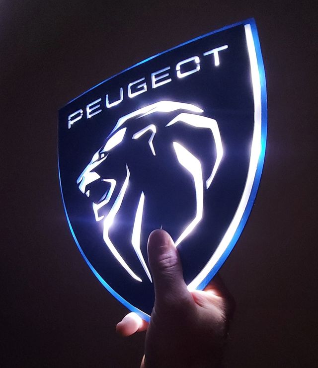 Logo peugeot con luce a led