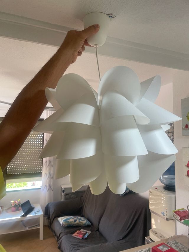 Lámpara colgante blanca de plástico