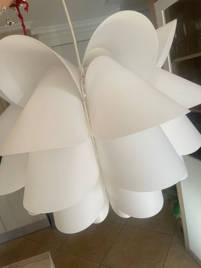 Lámpara colgante blanca de plástico