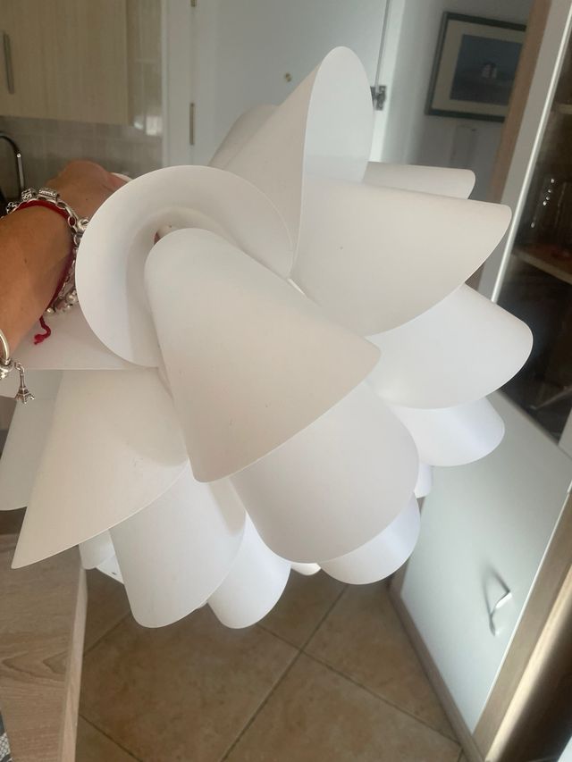 Lámpara colgante blanca de plástico