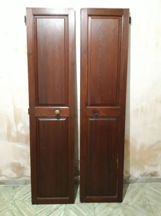 Puerta doble de madera de norte antiguo