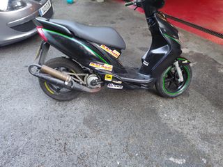 Yamaha Jog RR (Aerox)