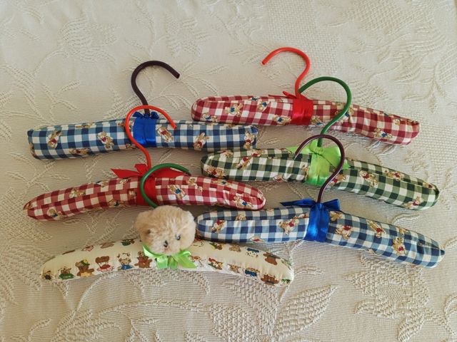 6 Perchas infantiles acolchadas