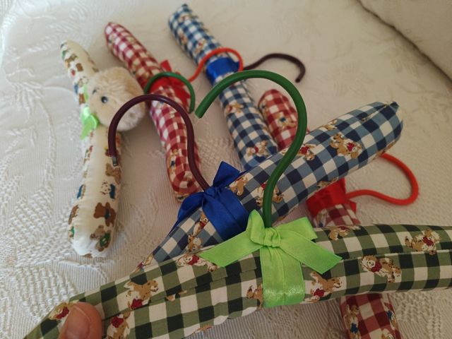 6 Perchas infantiles acolchadas