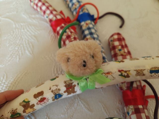 6 Perchas infantiles acolchadas