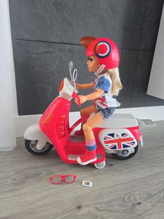 Muñeca Nancy + Moto Scooter Londres