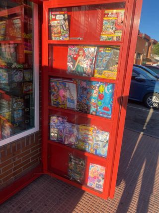 2 Expositor metálico hierro con puertas correderas
