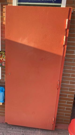 2 Expositor metálico hierro con puertas correderas
