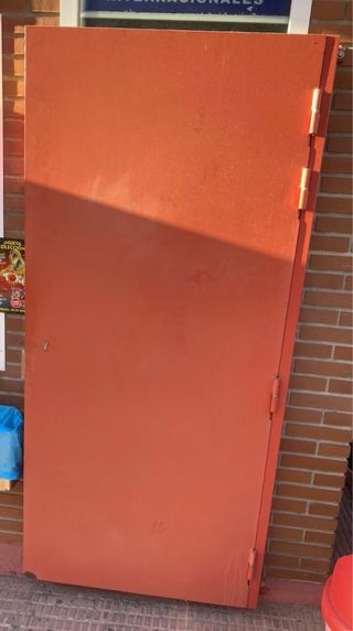 2 Expositor metálico hierro con puertas correderas