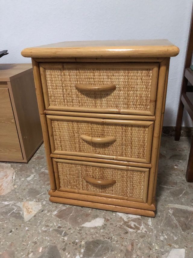 Mesita noche 3 cajones mimbre